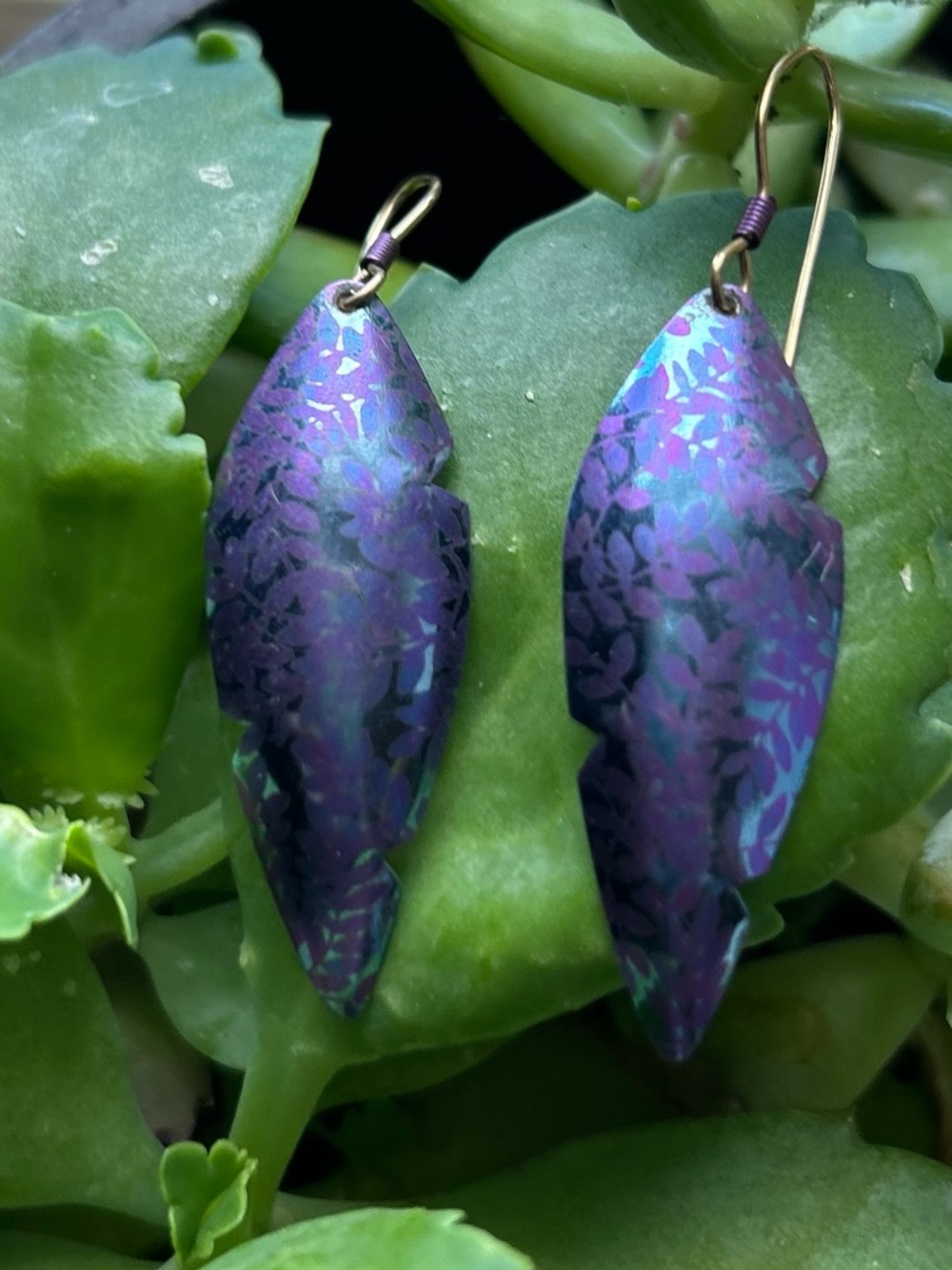 Holly Yashi Niobium 14k
GF leaf dangle earrings 2.65”